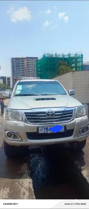 Photo - Toyota Hilux 2013 Gray