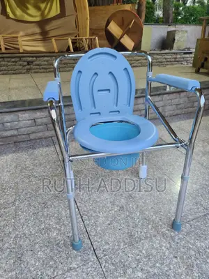 Photo - Toilet Chair轟動commode Chair映是commode Chair𣋡了toilet Chair𦢈了commode