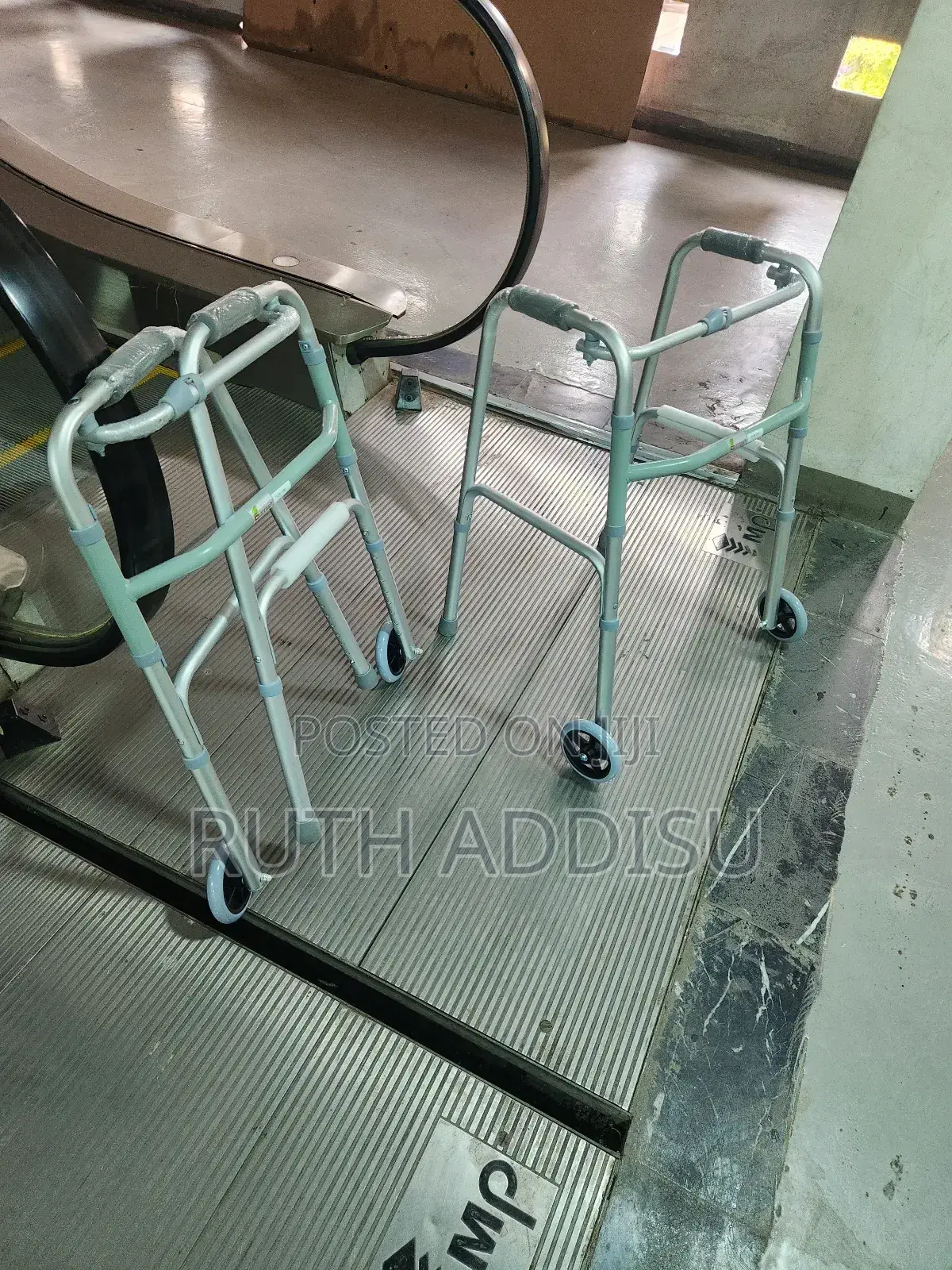 Brand New Walker肢啊medica Walker撥地almunium Walker寄卞walker Framed New