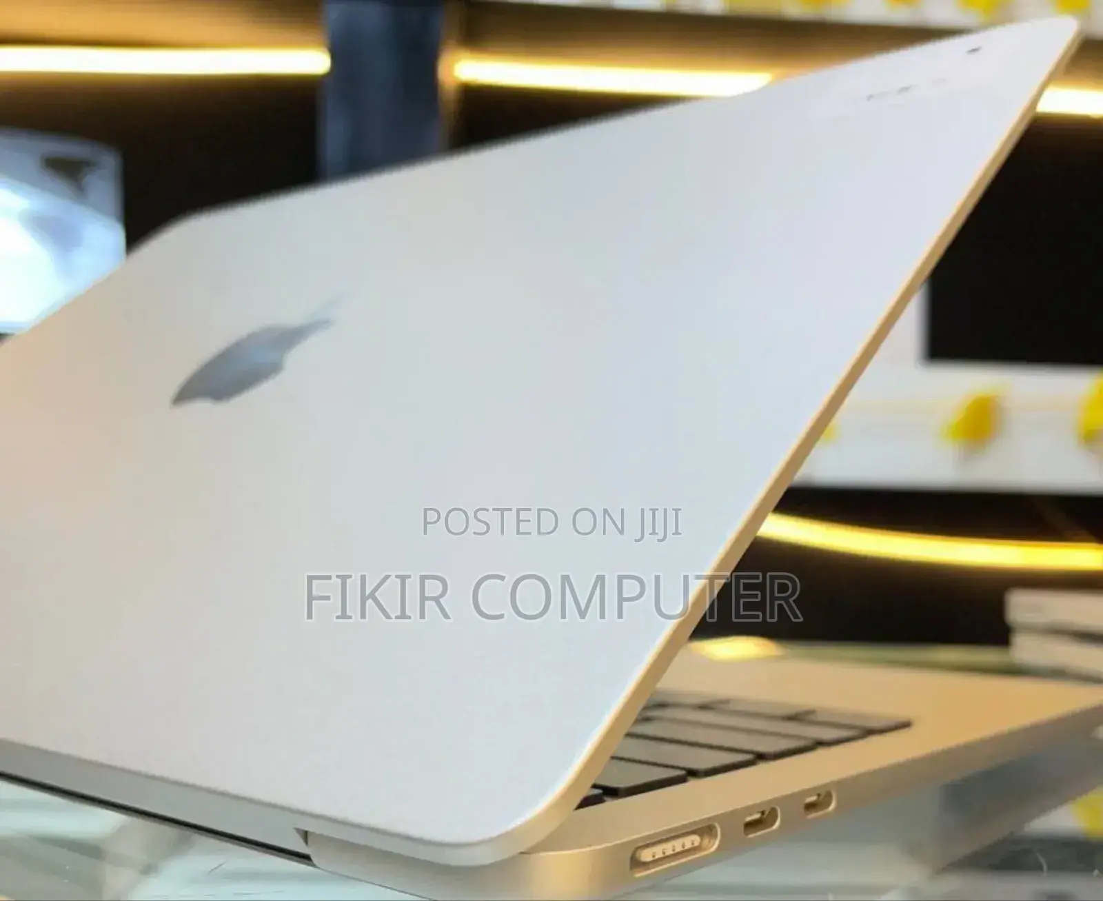 New Laptop Apple MacBook Air 2022 M2 8GB Apple M2 SSD 256GB