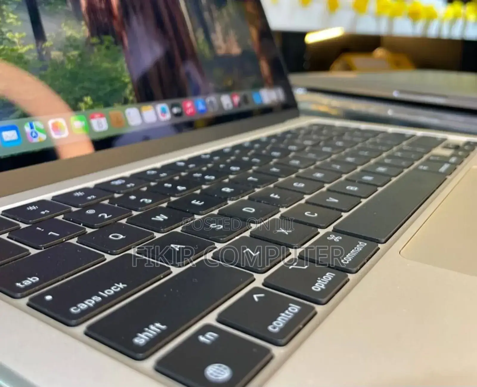 New Laptop Apple MacBook Air 2022 M2 16GB Apple M3 SSD 512GB