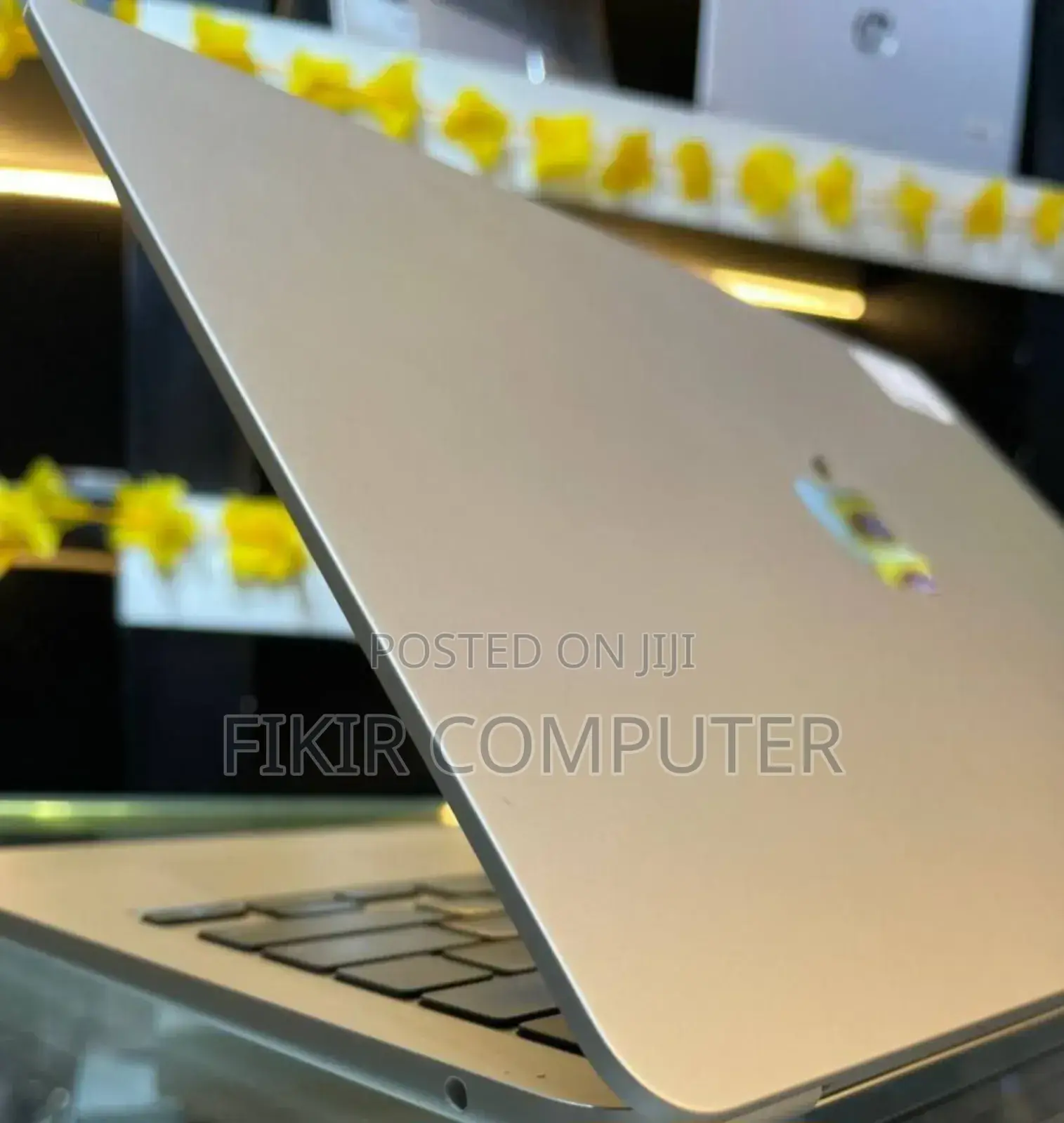 New Laptop Apple MacBook Air 2022 M2 16GB Apple M3 SSD 512GB