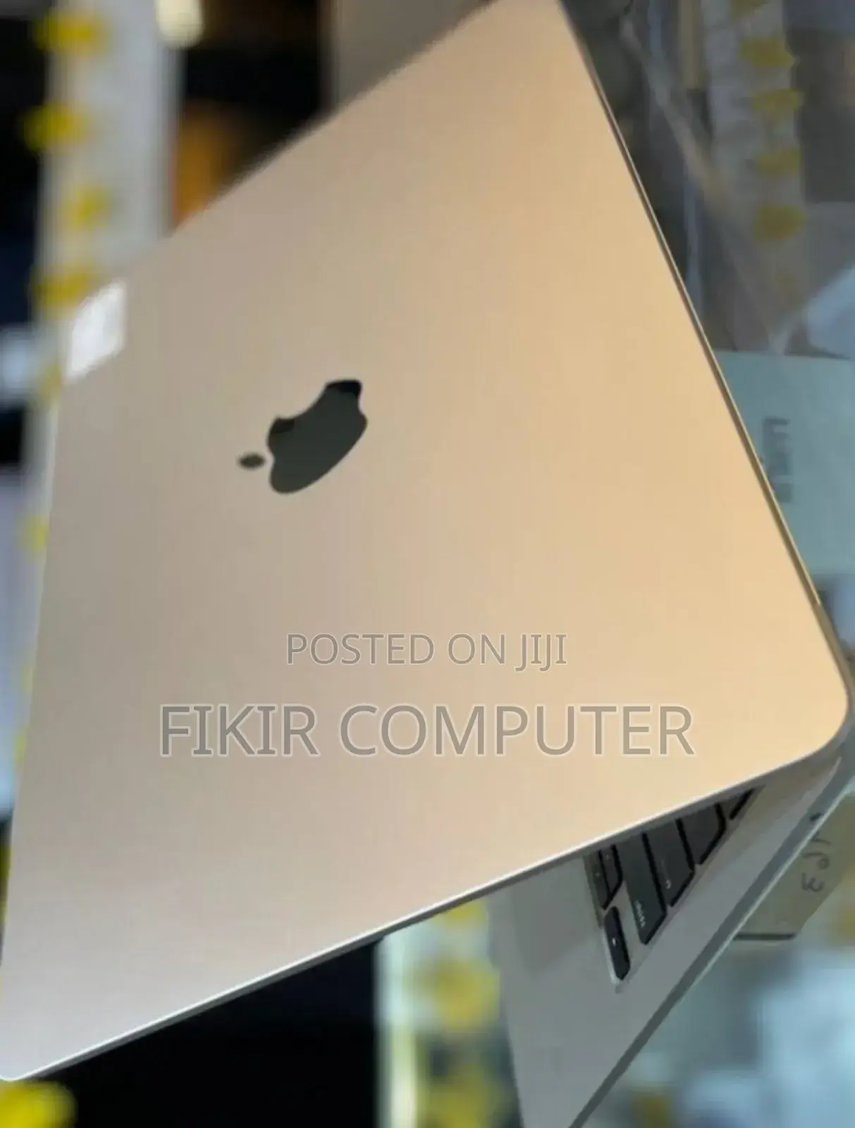 New Laptop Apple MacBook Air 2022 M2 16GB Apple M3 SSD 512GB