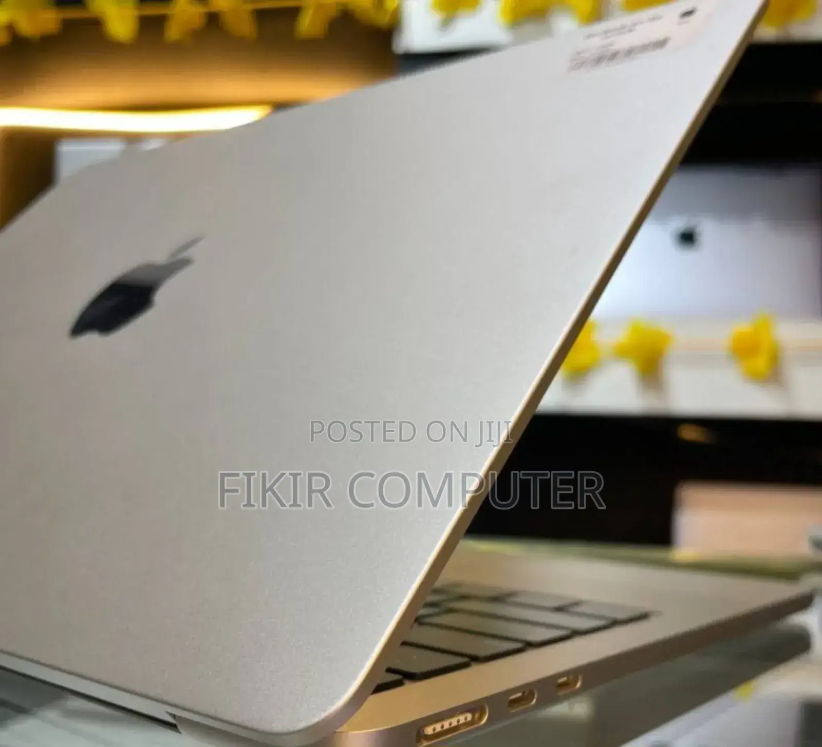 New Laptop Apple MacBook Air 2022 M2 16GB Apple M3 SSD 512GB