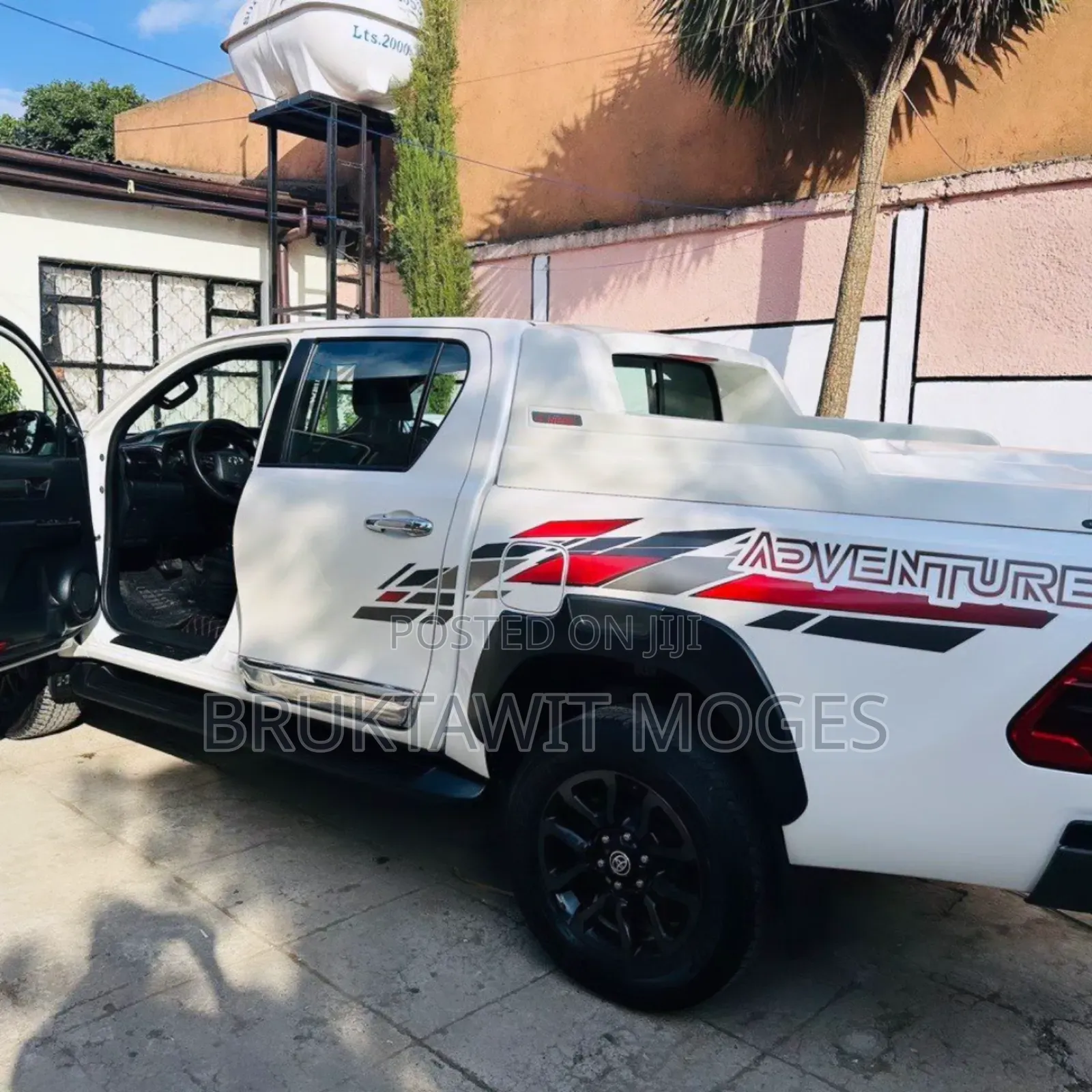 Toyota Hilux 2022 White