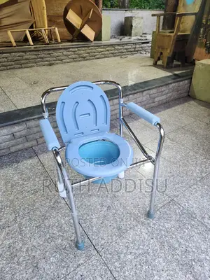 Photo - Commode Chair癲咗toilet Chair風格commode Foldable Chair腕是commode Chair New