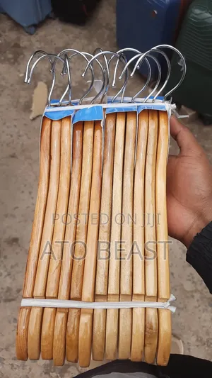 የልብስ መስቀያ የእንጨት/Wooden Clothes Hangers.