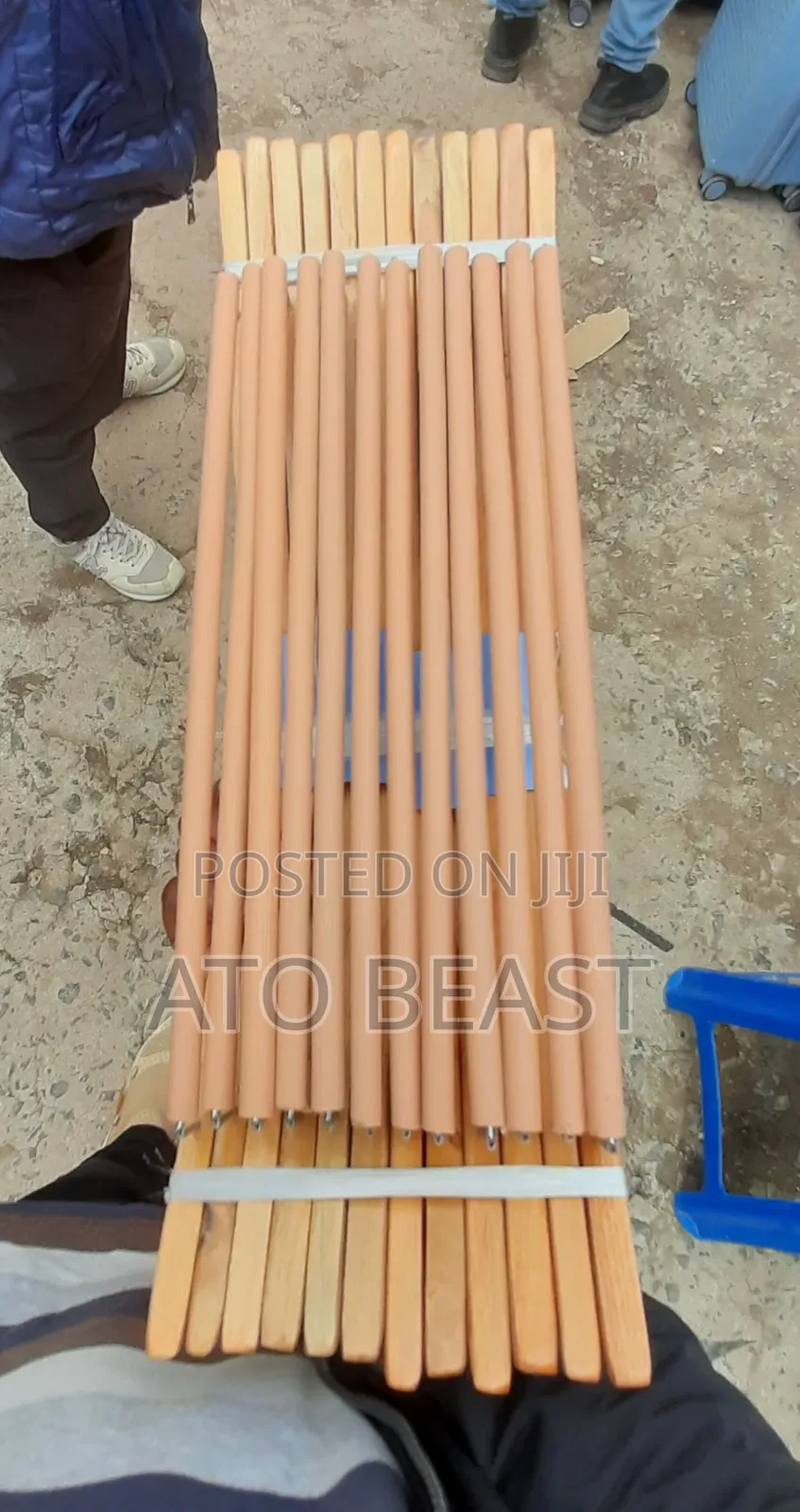 የልብስ መስቀያ የእንጨት/Wooden Clothes Hangers.