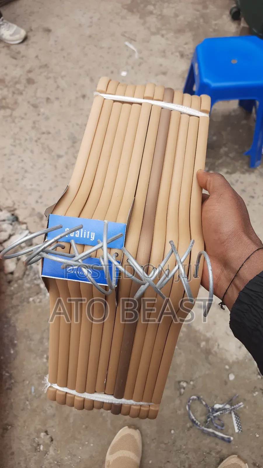 የልብስ መስቀያ የእንጨት/Wooden Clothes Hangers.