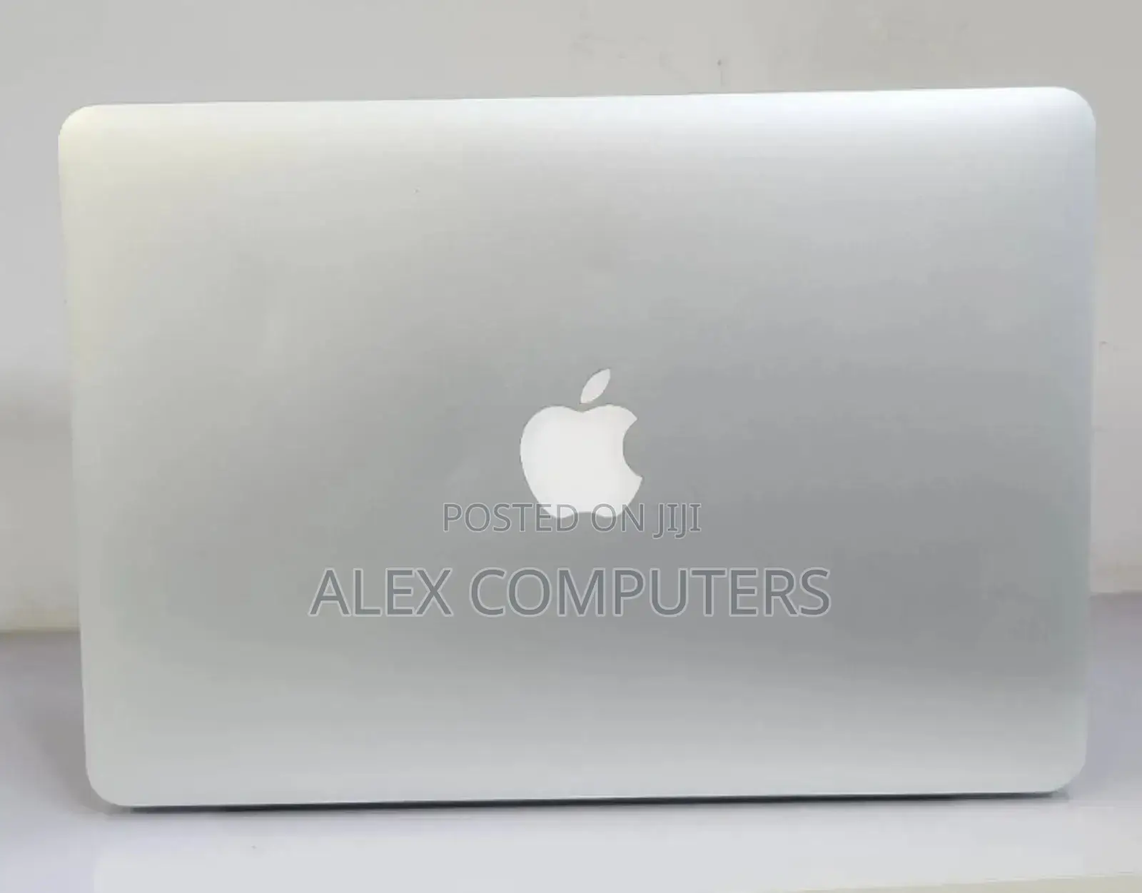 New Laptop Apple MacBook 2015 8GB Intel Core I5 SSD 256GB