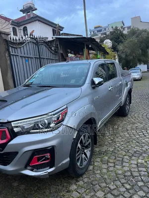 Toyota Hilux Revo Double Cab Deisel 2.4 AWD 2019 Silver