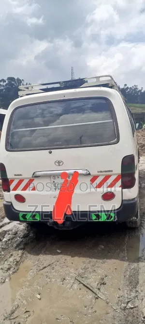 Photo - Toyota HiAce 2008 White