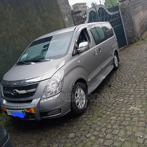 Photo - Hyundai Starex 2015 Silver