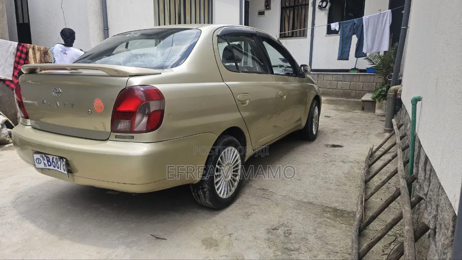 Toyota Platz 2001 Gold