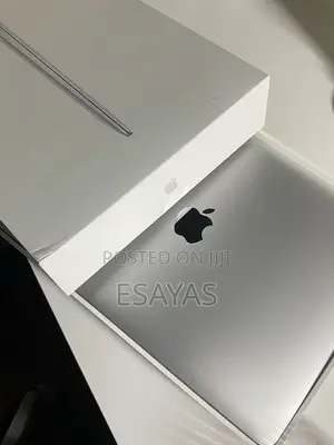 Photo - New Laptop Apple MacBook Air 2022 M2 16GB Intel Core I9 SSHD+SSD 128GB