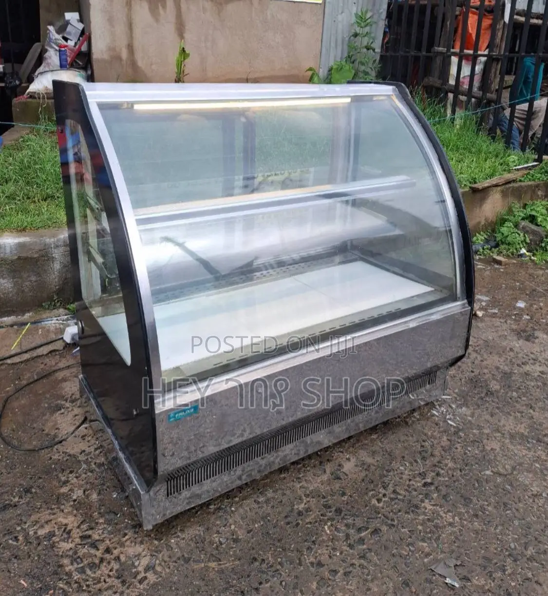 Italy Cake Chiller Display/ የኬክ ዲስፕለይ