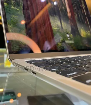 New Laptop Apple MacBook Air 2022 M2 8GB Apple M2 SSD 256GB