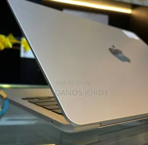 New Laptop Apple MacBook Air 2022 M2 8GB Apple M2 SSD 256GB