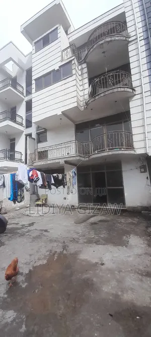 5bdrm House in Akaky Kaliti for sale