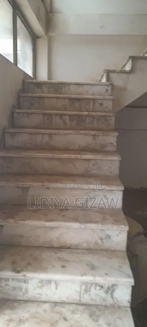 5bdrm House in Akaky Kaliti for sale