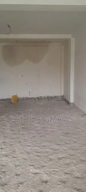 5bdrm House in Akaky Kaliti for sale