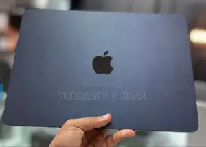 New Laptop Apple MacBook Air 2022 M2 8GB Apple M2 SSD 256GB