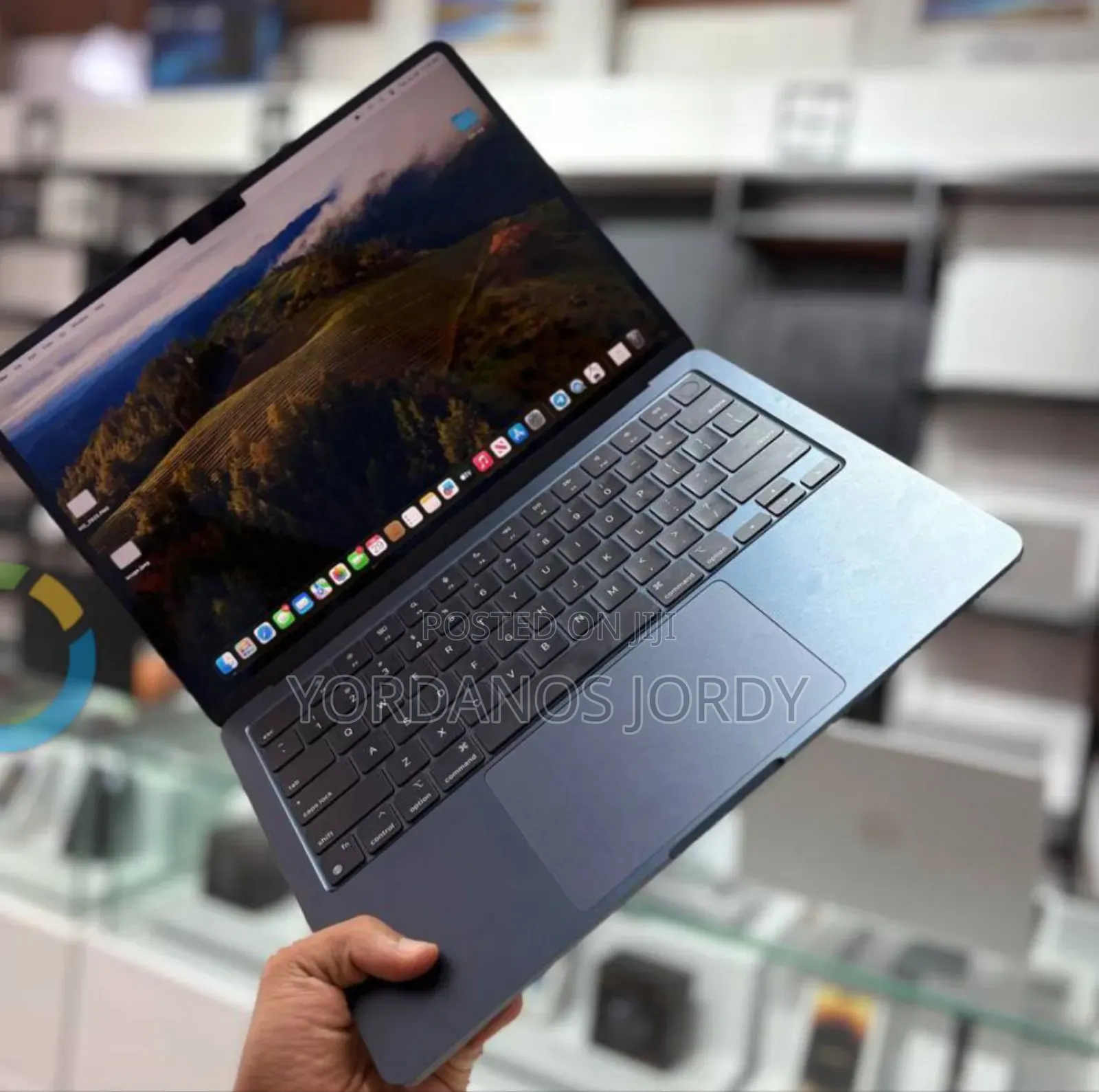 New Laptop Apple MacBook Air 2022 M2 8GB Apple M2 SSD 256GB