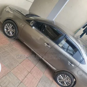 Toyota Yaris 2015 Gold