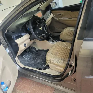 Toyota Yaris 2015 Gold