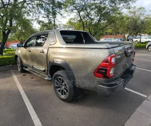 Toyota Hilux 2021 Gray