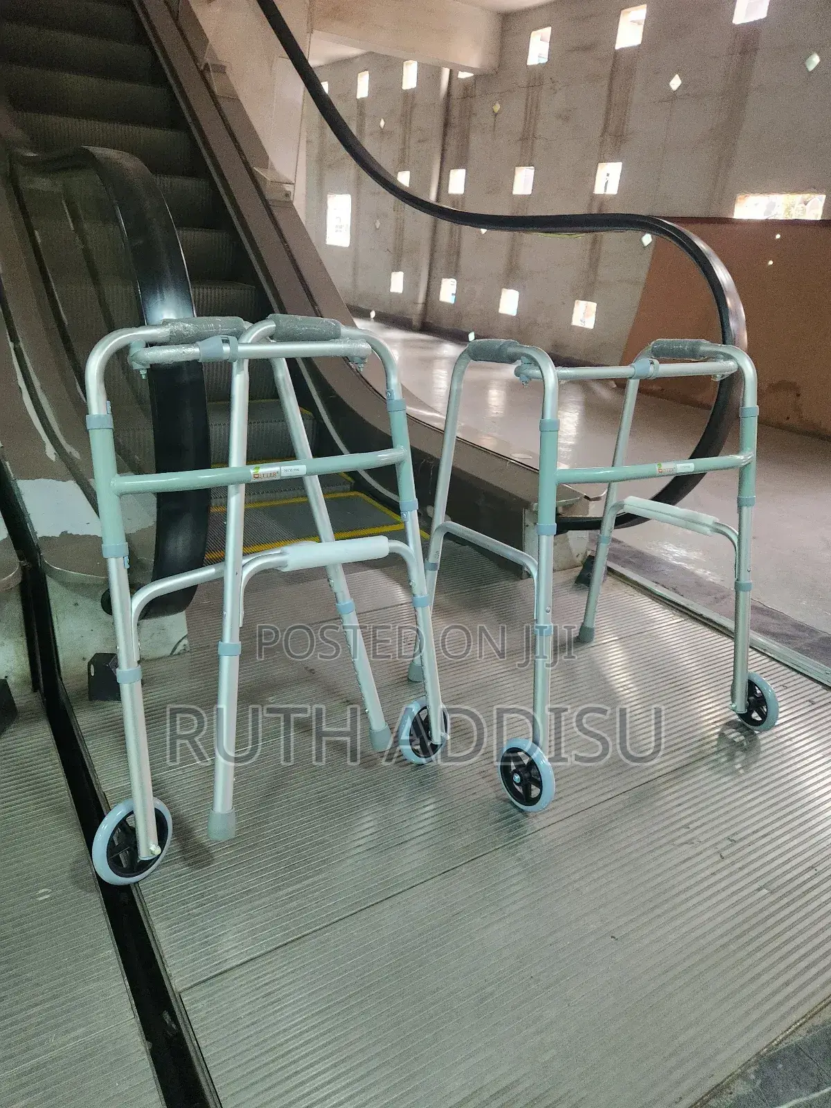 Medical Almunium Walker奔波brand New Foldable Adjustable Height Walker