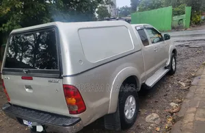 Toyota Hilux 2010 Gold