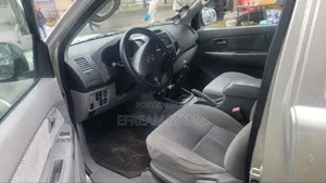 Toyota Hilux 2010 Gold