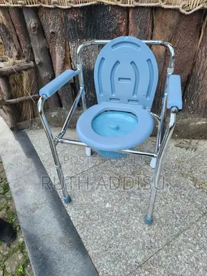 Photo - Commode Chair較大brand New Toilet Chair重大commode Chair New Popo