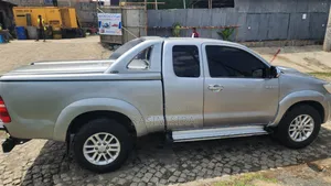 Toyota Hilux 3.0 D-4D 4x4 2014 Silver