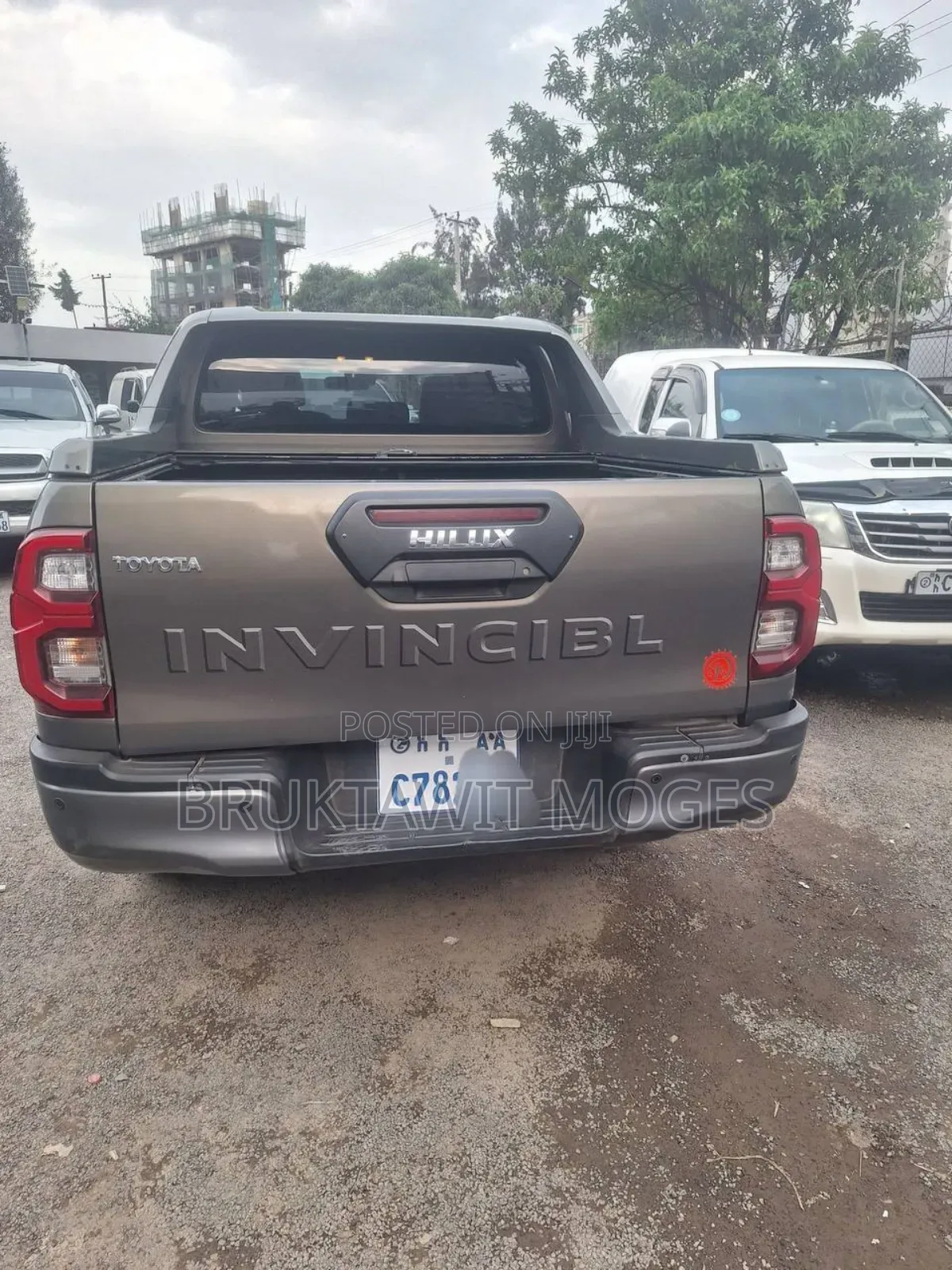 Toyota Hilux 2022 Brown