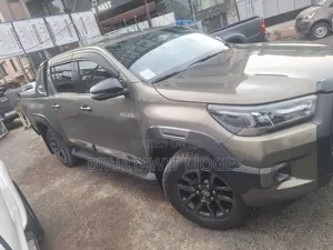 Toyota Hilux 2022 Brown
