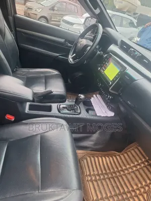 Toyota Hilux 2022 Brown