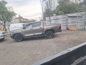 Toyota Hilux 2022 Brown