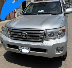 Photo - Toyota Land Cruiser 4.5 V8 DSL 2015 Silver