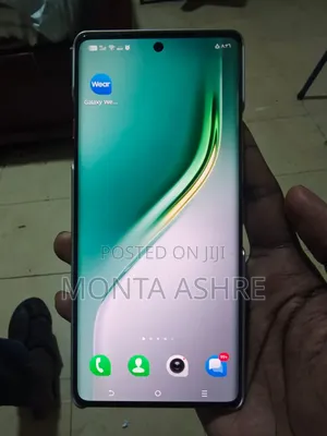 Photo - Tecno Camon 40 Pro 256 GB Green