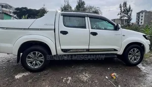 Toyota Hilux 2012 White