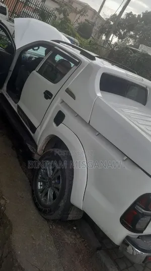 Toyota Hilux 2012 White