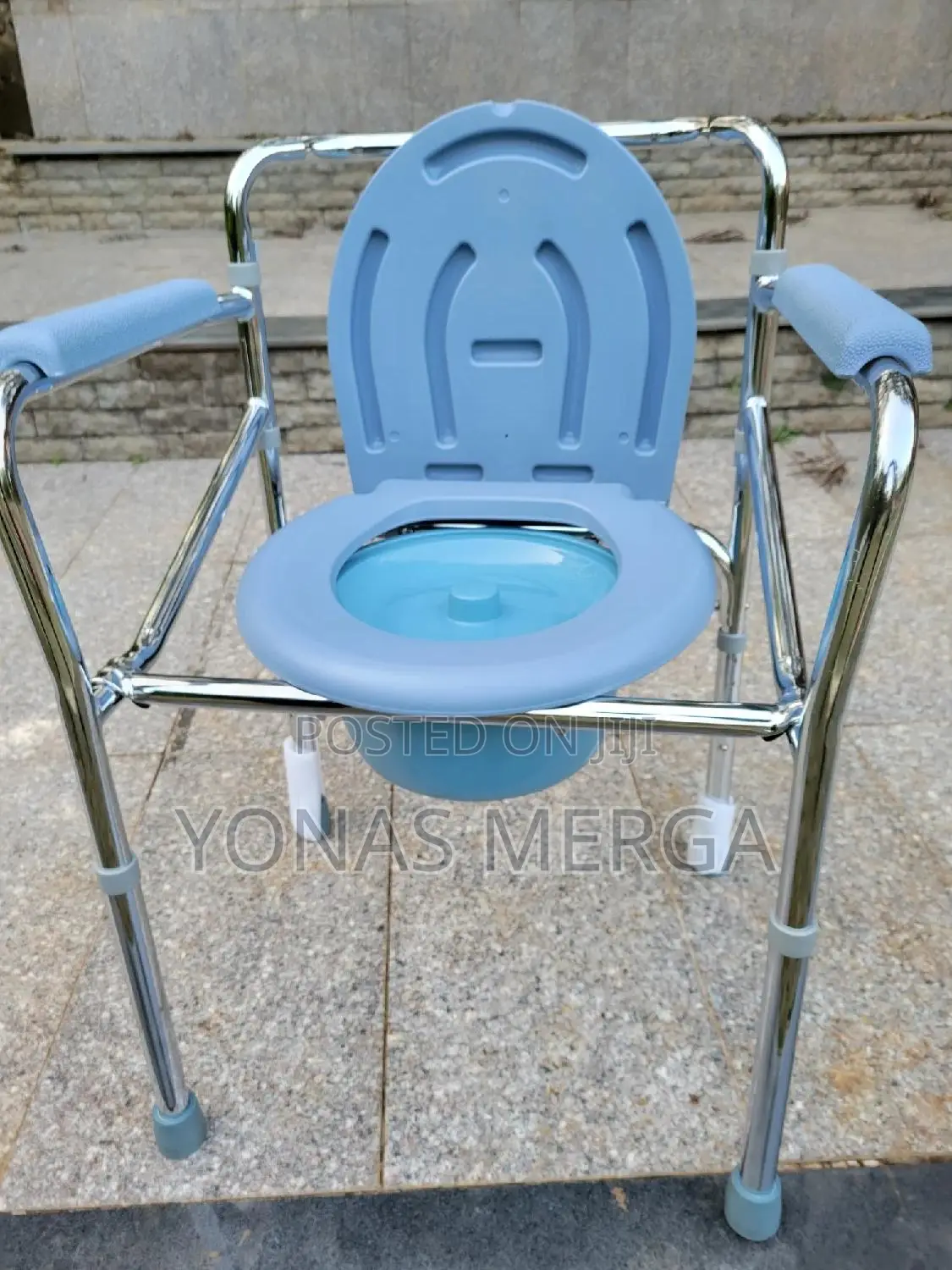 Toilet Chairظ寘commode/Removable Pot for Easy Cleaning and Maintenance.