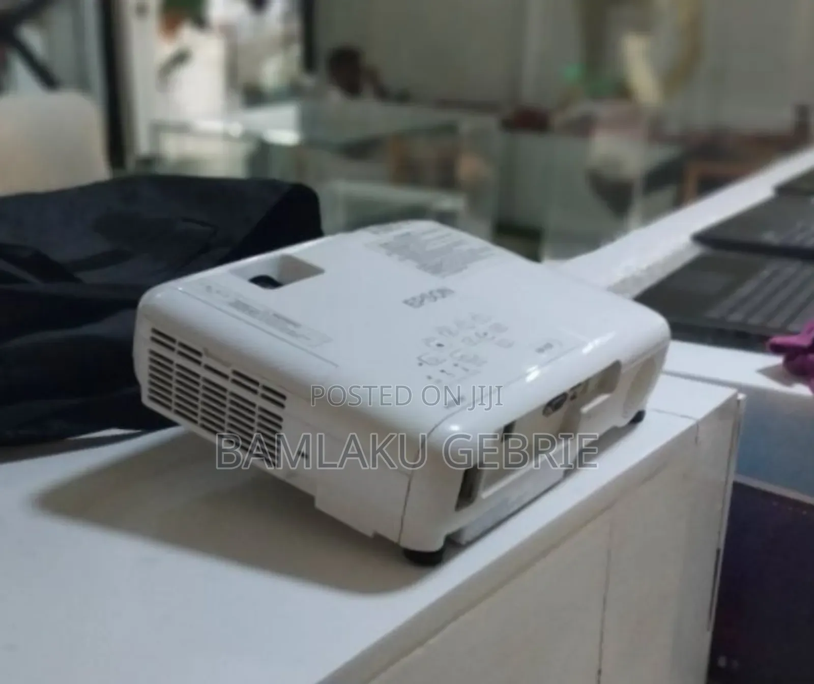 Epson Projector 
Model Name: Eb-E01