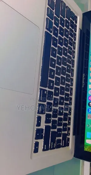 Photo - New Laptop Apple MacBook Pro 2012 8GB Intel Core I5 SSD 1T