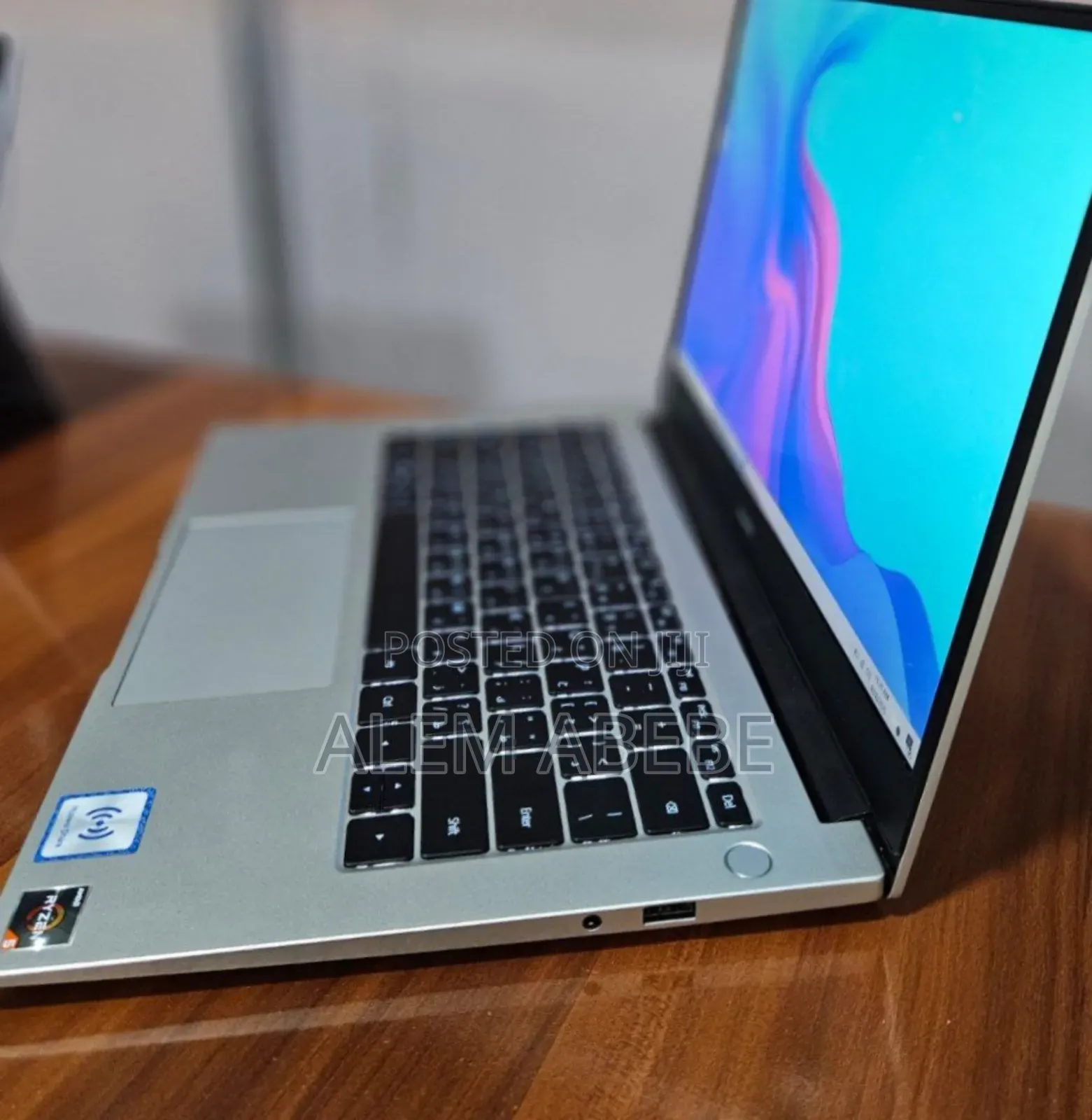 New Laptop Huawei MateBook 13 WRT-W19E 8GB AMD Ryzen 5 SSD 512GB