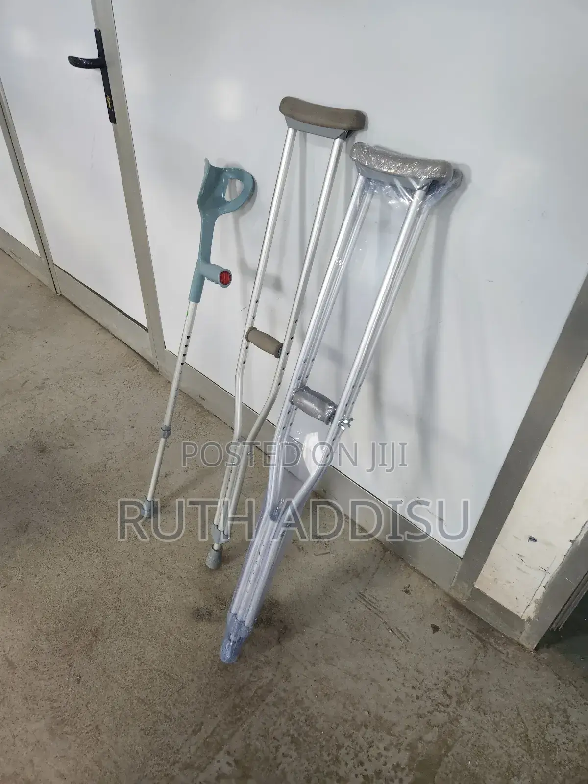 Axillary Bilateral Crutches延長brand New Strong Almunium Crutches New