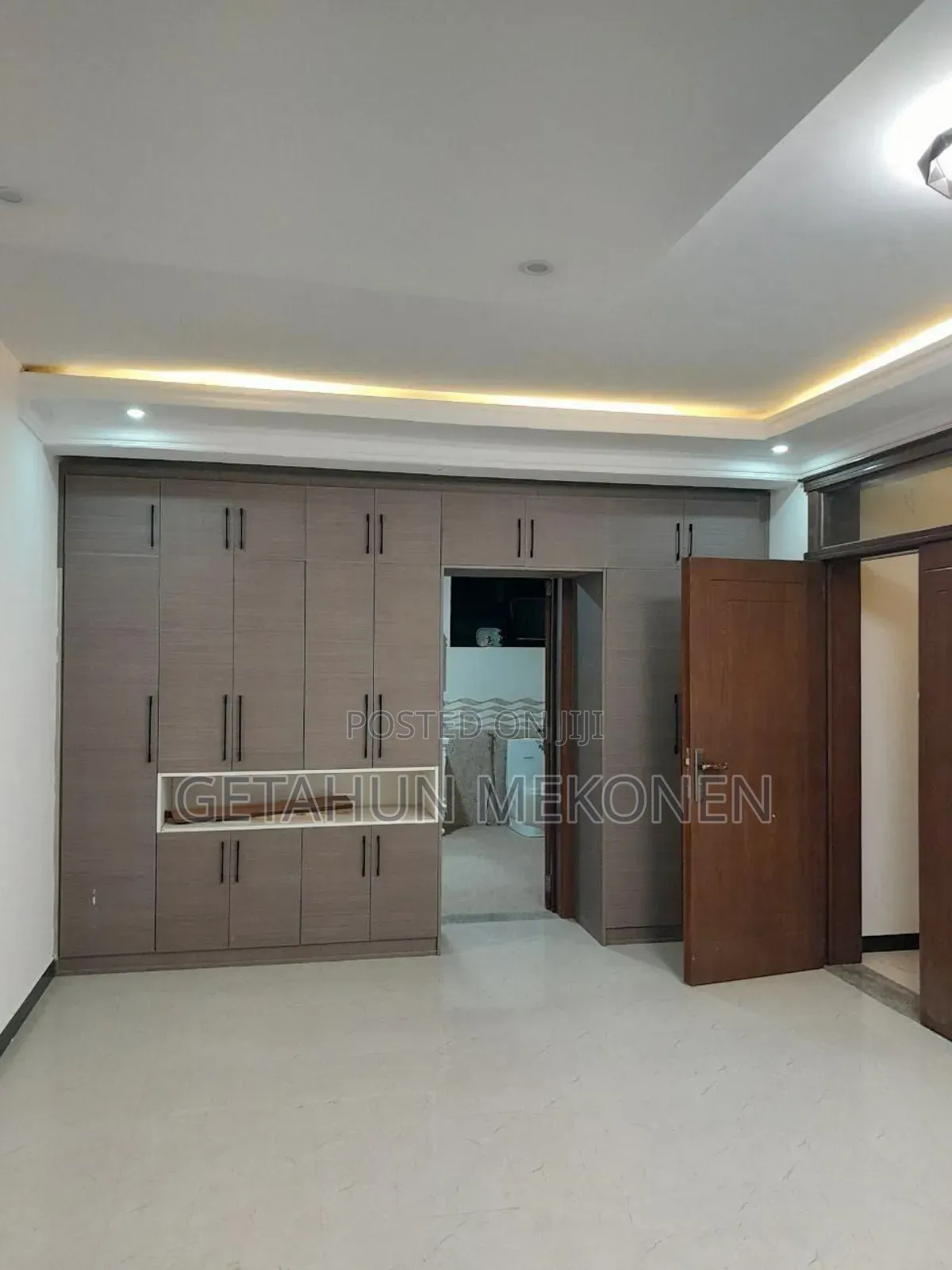  Hotel Standard 
 Luxury Home