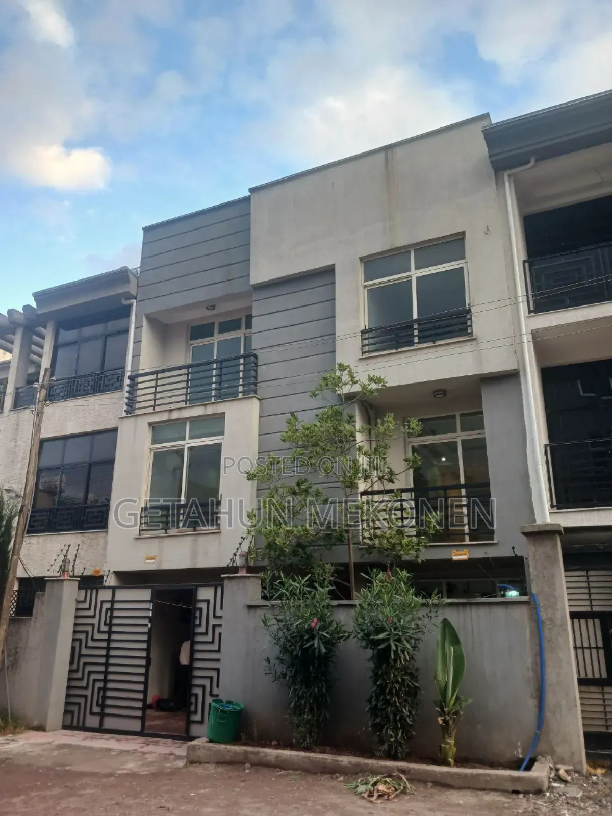 አስቸኳይ ሽያጭ አያት 105 ካሬ ኮምፓውንድ ውስጥ ድጅታል ካርታ ዋጋ 23 Million